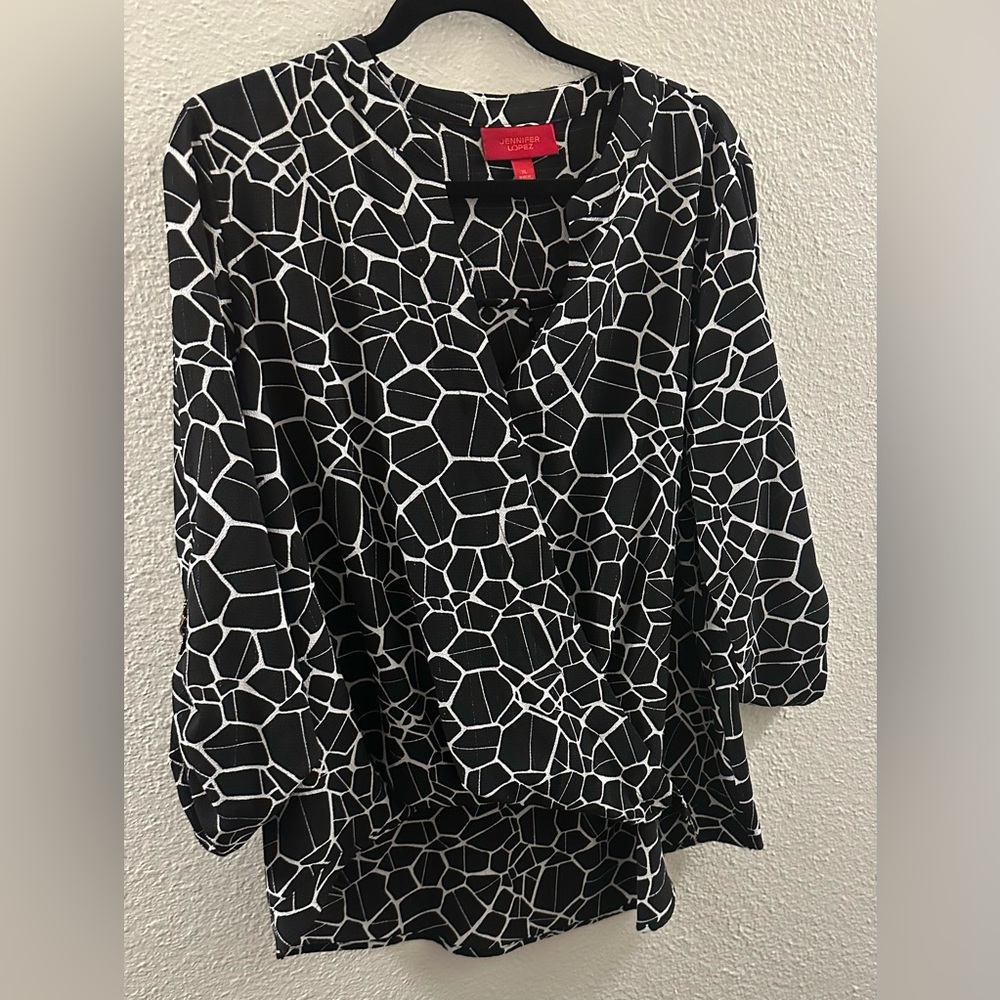Jennifer Lopez Black and White Blouse X-Large
